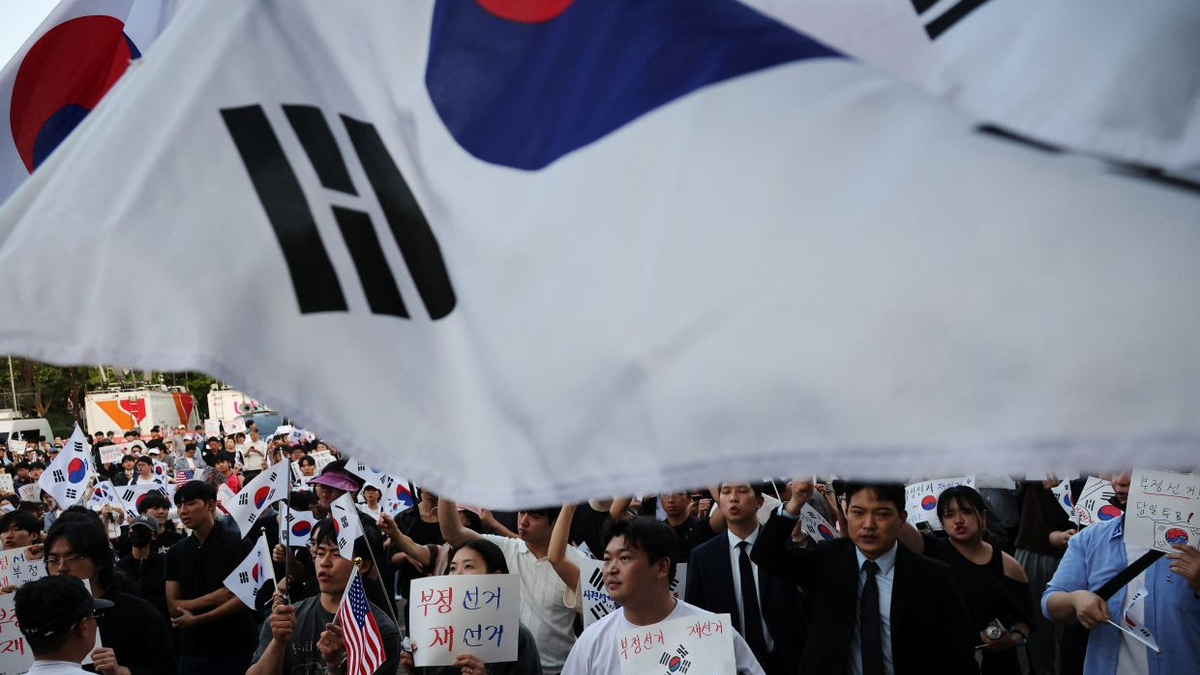 South Korea's Lee Jae Myung Calls for Calm as Election Protest Escalates, Warns Against Conspiracy Claims