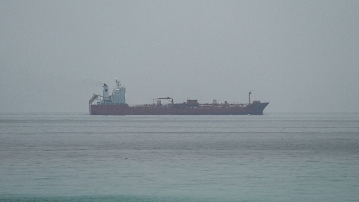 Oman Pledges Free Transit Through Strait of Hormuz as Iran-US Deal Gains Regional Backing