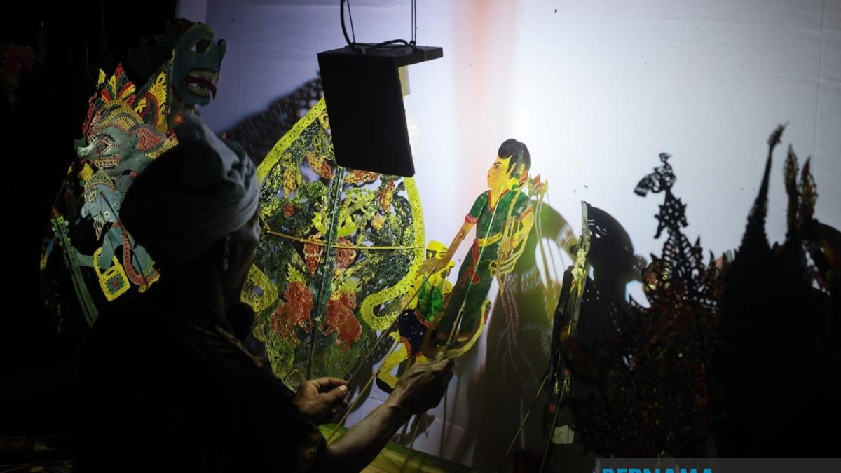 Permit Barriers and Ageing Masters Threaten Future of Kelantan's Wayang Kulit Tradition