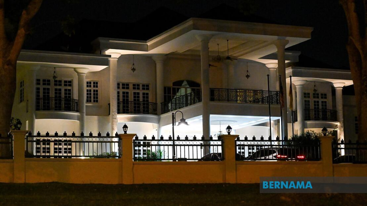Zahid Leads Coalition Delegation to Negeri Sembilan Palace Following State Election Victory