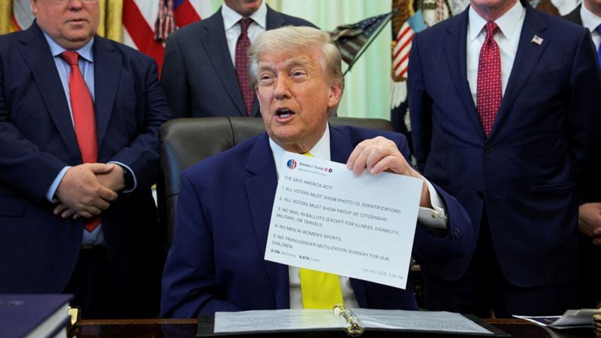 Trump Faces Legal Challenge Over Paid Early Access Service to Truth Social Posts