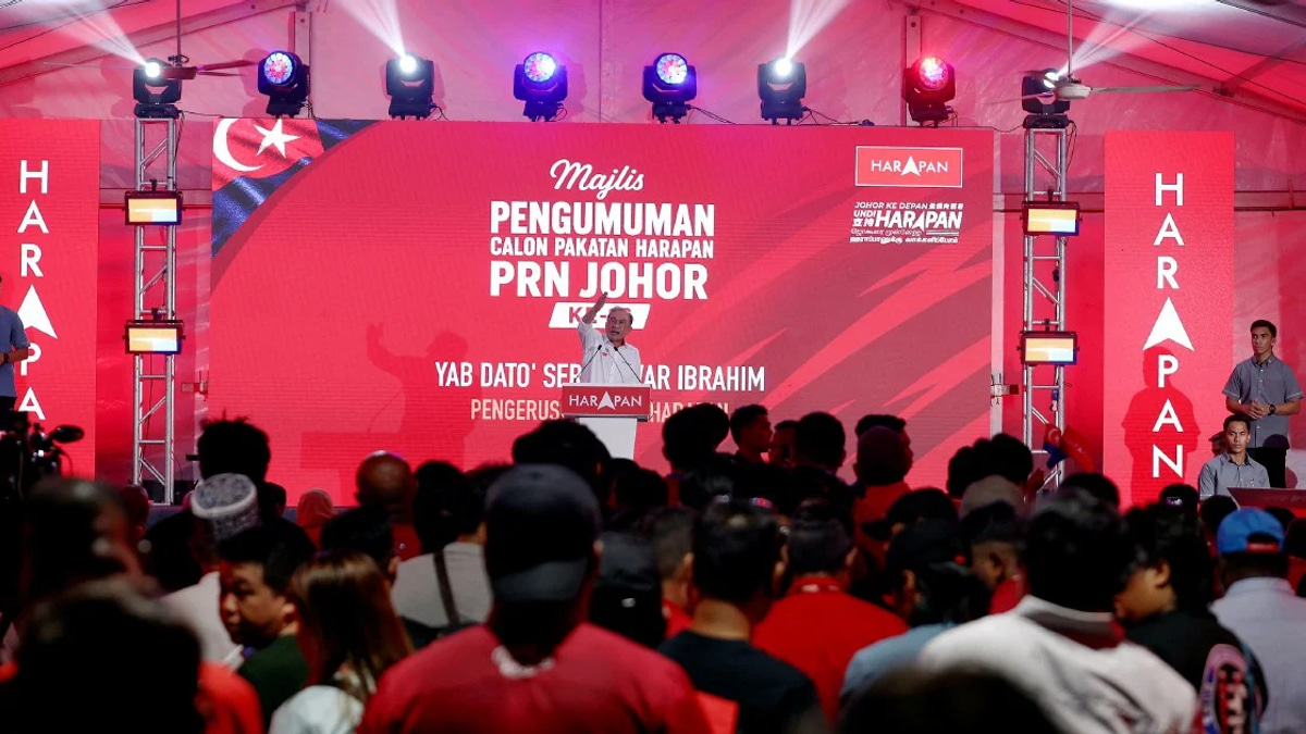 Anwar Urges Johor Election to Stay Clear of Royal Involvement, Keep Focus on Political Competition