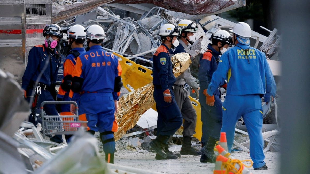 Japan's Kumamoto Reels From Powerful Earthquake as Rescue Teams Battle Heat and Aftershocks