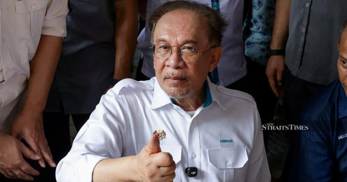Anwar Ibrahim Tops Merdeka Centre Popularity Survey as Zahid Hamidi Lags
