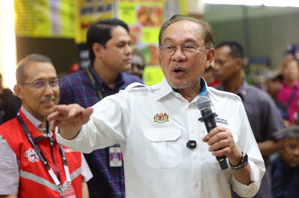 Anwar Intensifies Negeri Sembilan Campaign With Final Push Across State