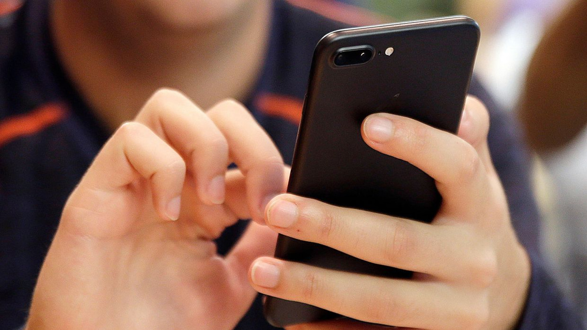 Digital Strain in Southeast Asia: Managing Thumb and Hand Pain from Constant Phone Use