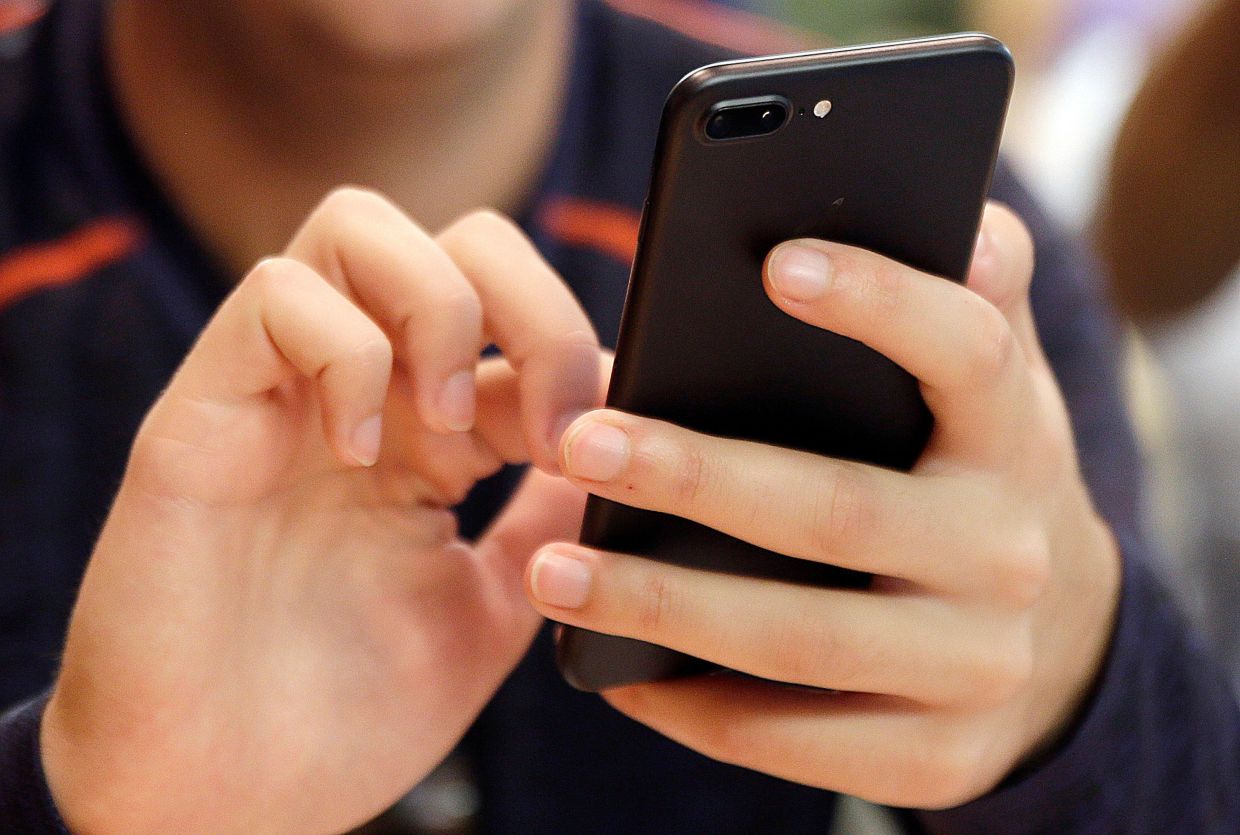 Digital Strain in Southeast Asia: Managing Thumb and Hand Pain from Constant Phone Use