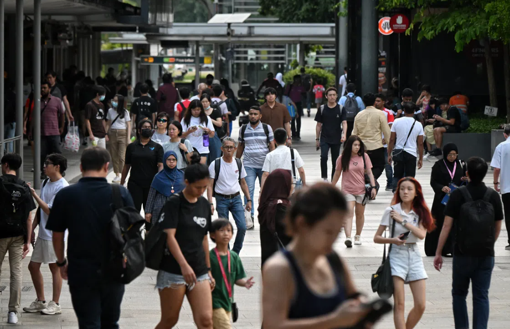 Singapore to distribute S$400–S$600 cash payments to 2.4 million citizens from September