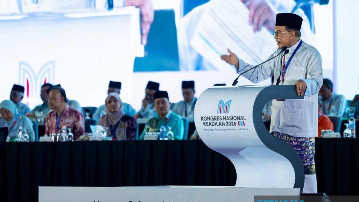 Anwar Rejects Khairy's Claims Of Fractured Relations With Ahmad Zahid