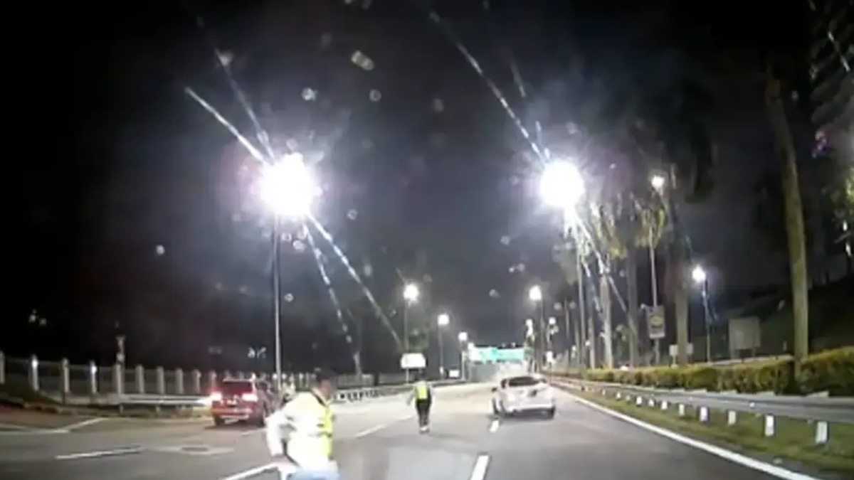 20-Year-Old Detained After Forcibly Breaking Through Police Roadblock in Mercedes