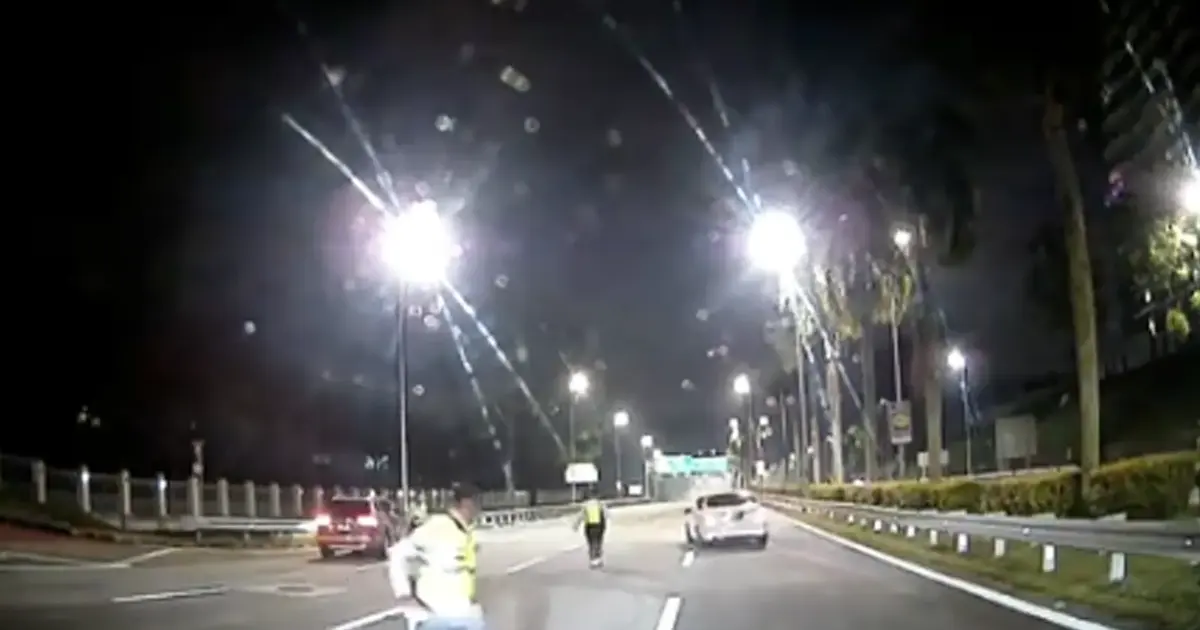 20-Year-Old Detained After Forcibly Breaking Through Police Roadblock in Mercedes