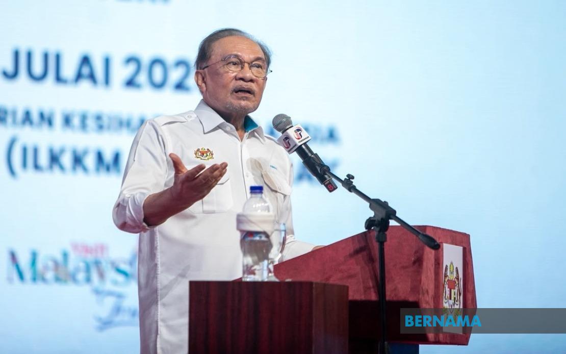 Anwar Calls on Youth to Cherish Independence Legacy and National History