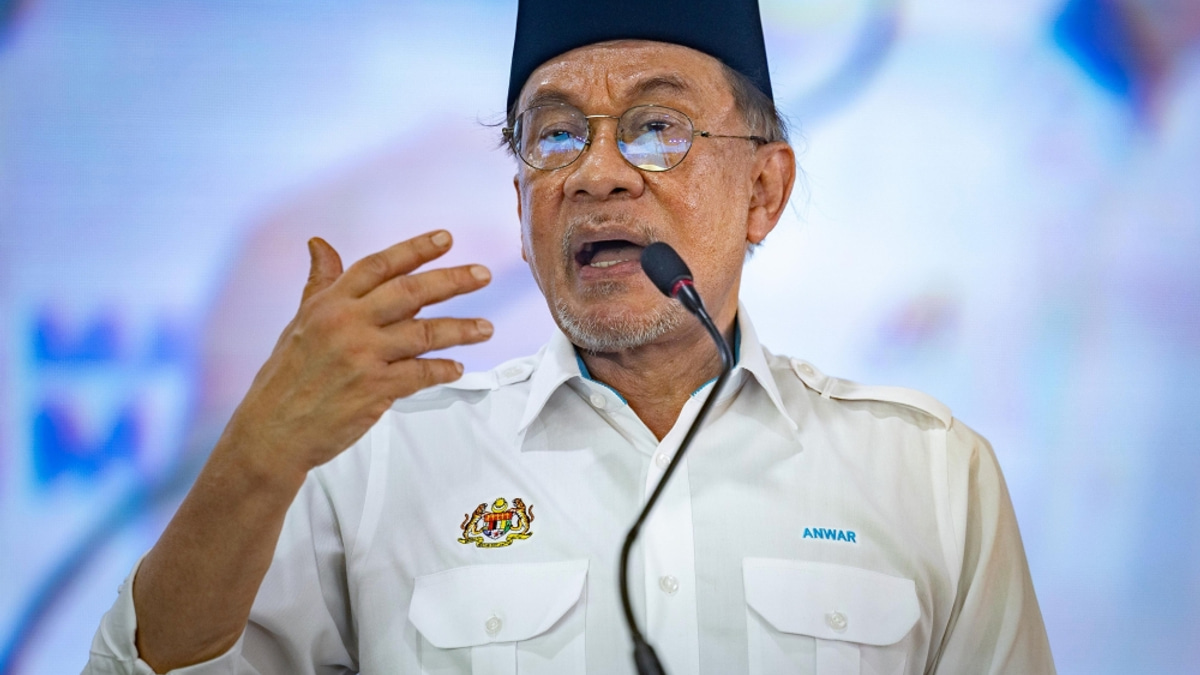 Anwar to Account for RM200 Million KWAP eFishery Loss in Parliament