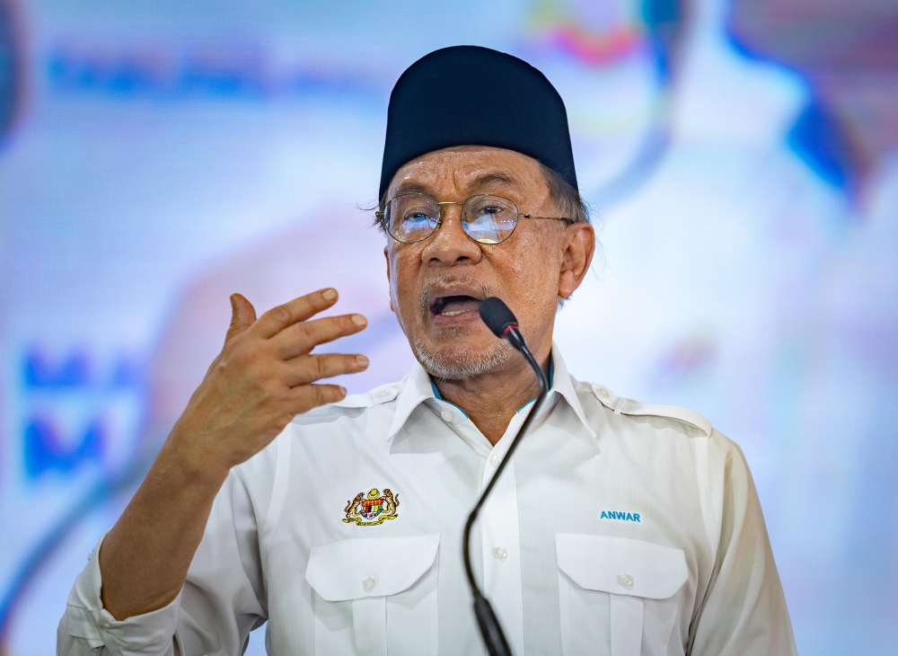 Anwar to Account for RM200 Million KWAP eFishery Loss in Parliament