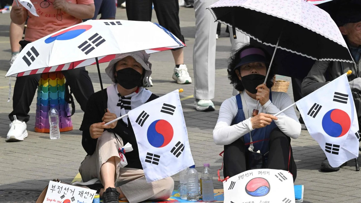 South Korea's Parliament Opens Inquiry Into June Local Election Ballot Failures