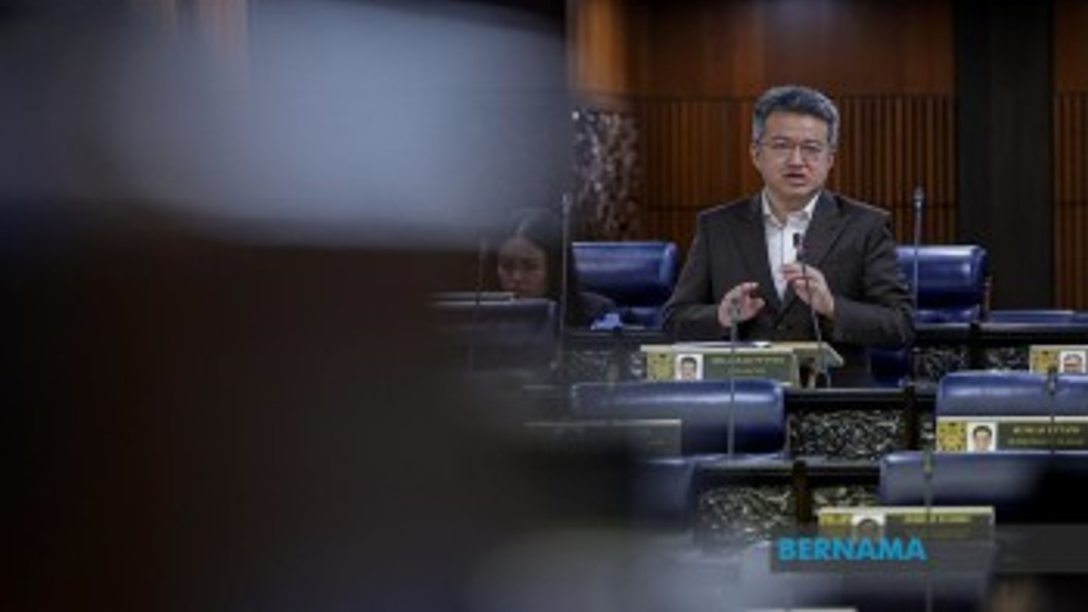 Malaysia's Fiscal Deficit Shrinks for Fifth Straight Year, Debt Growth Slows