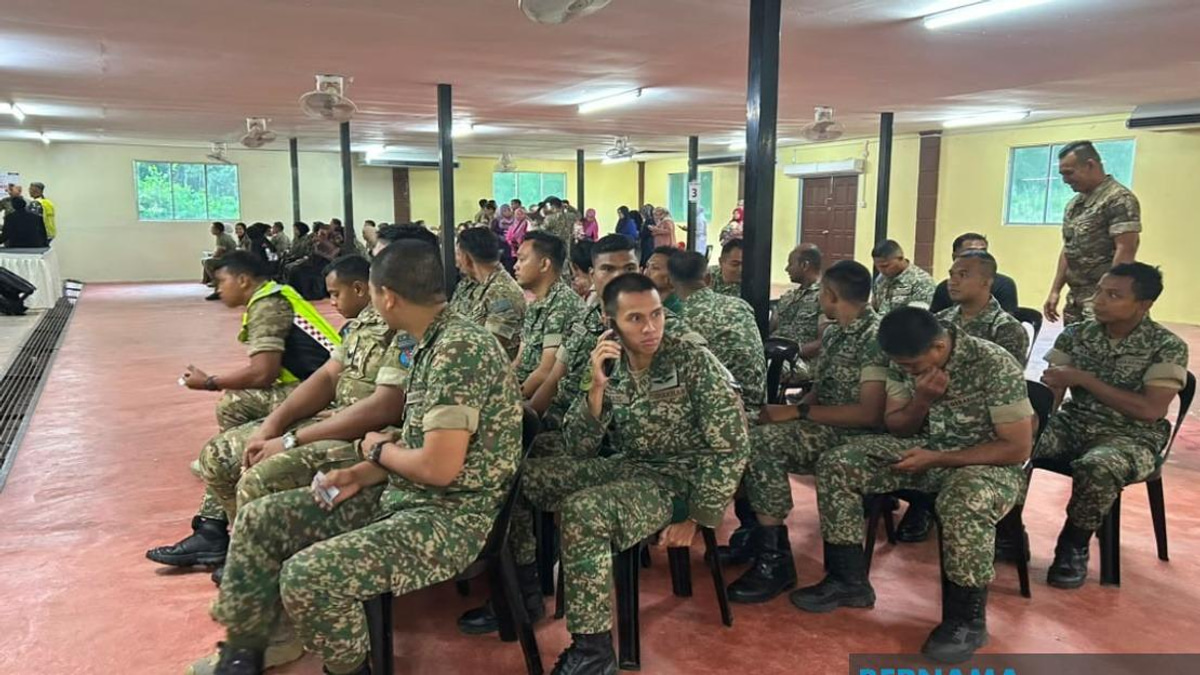 Saifuddin and Khaled Rally Early Voters in Johor Election Push