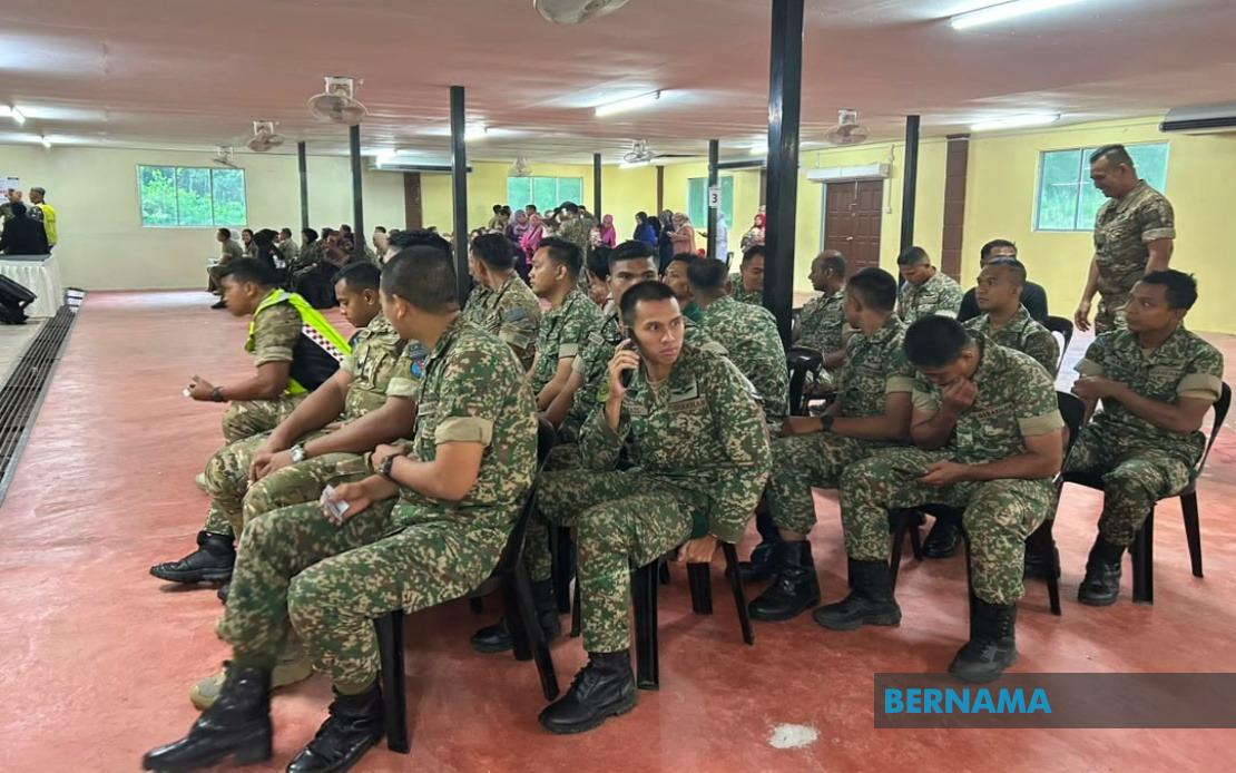 Saifuddin and Khaled Rally Early Voters in Johor Election Push