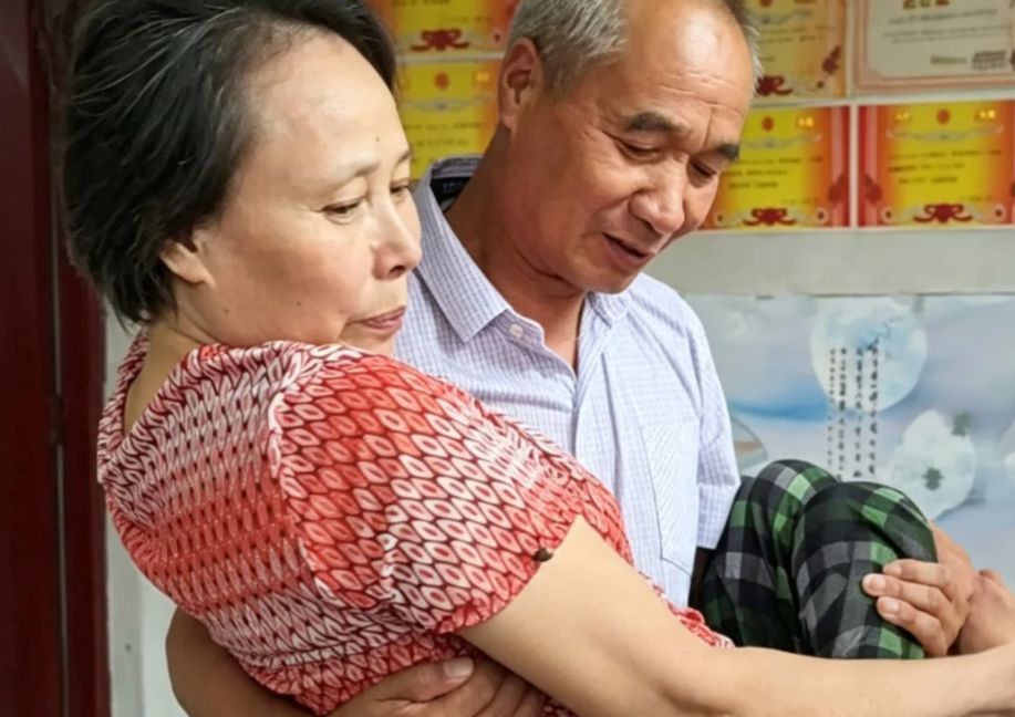 A quarter-century of devotion: The remarkable love story of a Chinese caregiver and his paraplegic wife