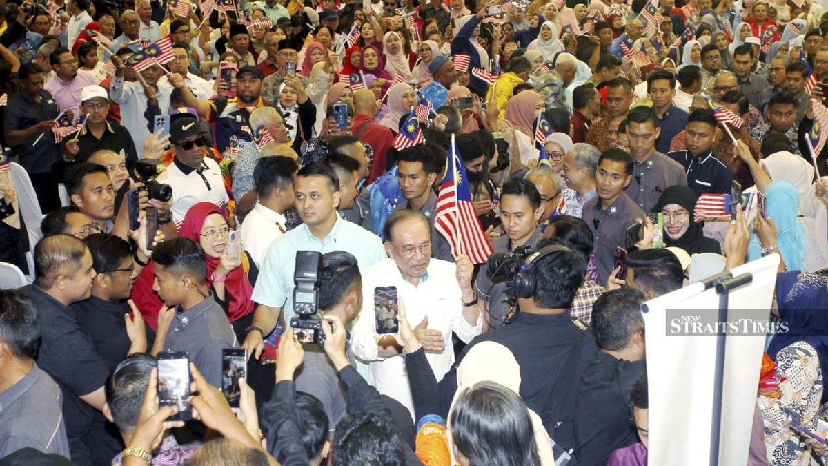 Ministers Must Resign Before Attacking Unity Partners, Anwar Warns