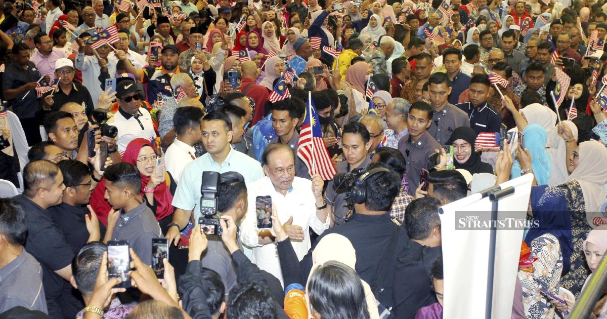 Ministers Must Resign Before Attacking Unity Partners, Anwar Warns
