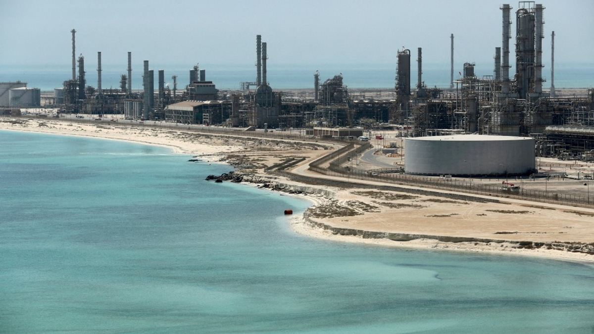 Saudi Aramco Helicopter Crash Kills All 14 on Board Near Major Gulf Oil Hub