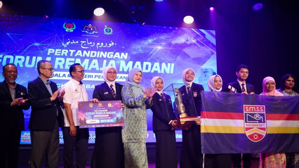 Education Minister Calls for Critical Thinking and Respectful Discourse Among Malaysian Youth