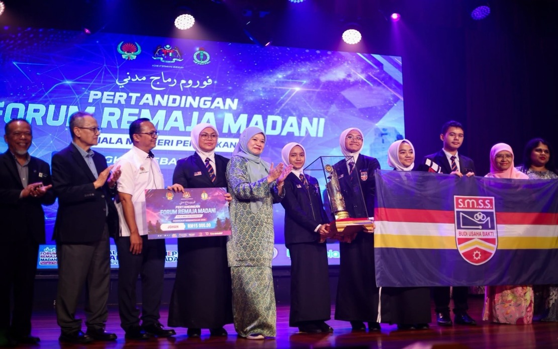 Education Minister Calls for Critical Thinking and Respectful Discourse Among Malaysian Youth