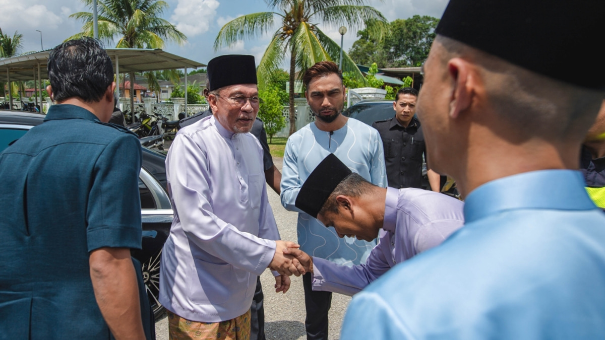 Despite Strong GDP Growth, Government Acknowledges Continuing Hardship for Ordinary Malaysians and Small Businesses