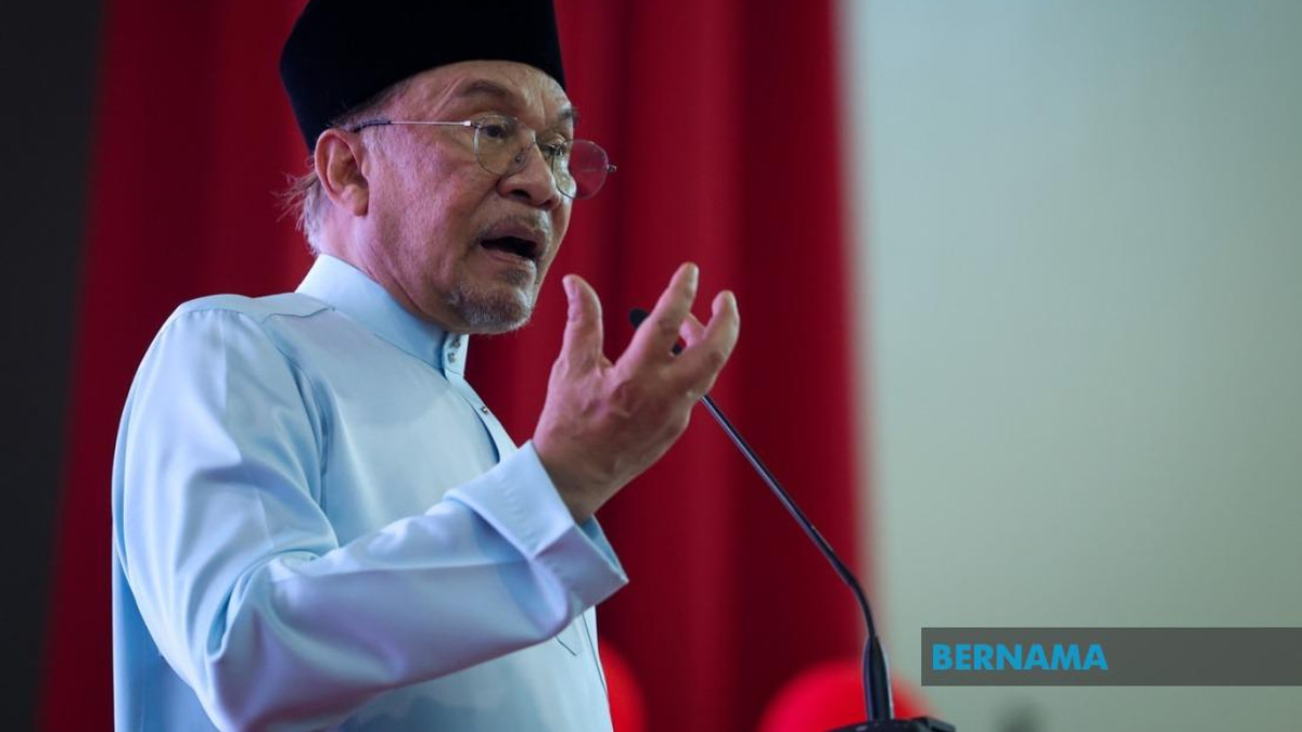 Anwar Halts Felda Hotel Sale, Demands Full Inquiry Into RM60 Million Loss
