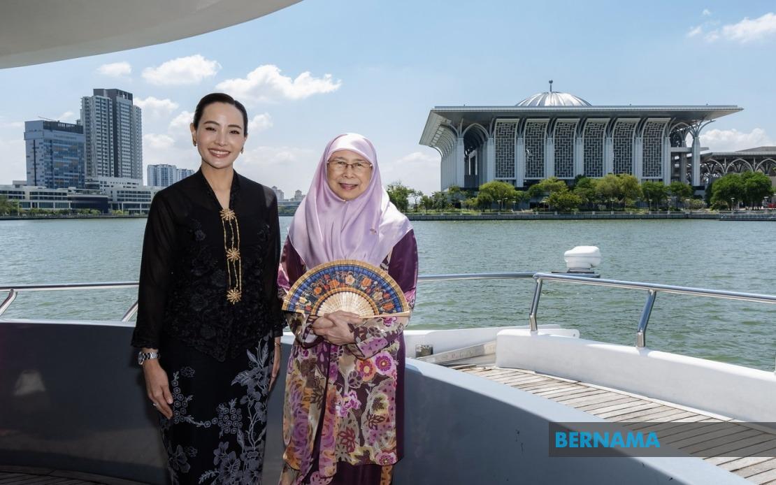 Thai PM's Wife Savours Putrajaya's Lakeside Beauty During Official Visit