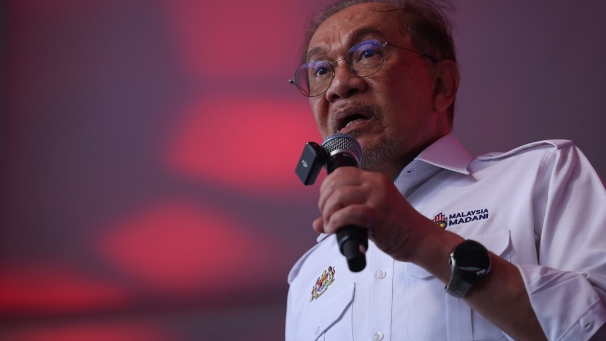 Anwar Vows Legal Action Against Tabung Haji Officials if Wrongdoing Proven