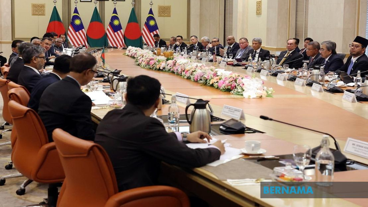 Malaysia, Bangladesh to Deepen Ties in AI, Energy and Semiconductors, Says PM Anwar
