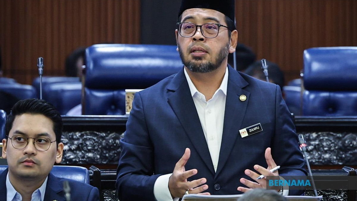 Minister Exposes Tabung Haji's Accounting Deception Through 'Mak Cik Senah' Analogy