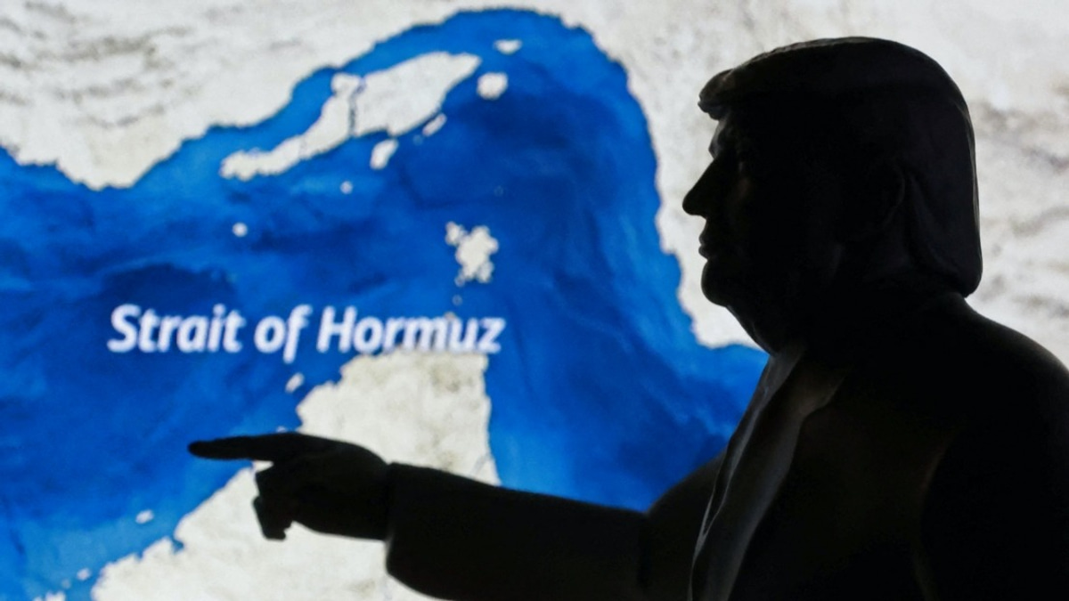 Trump Threatens Strikes on Iranian Infrastructure for Every Attack on Hormuz Shipping