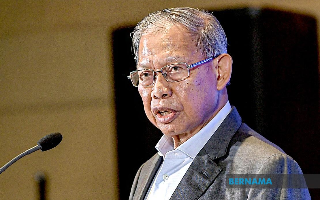 Mustapa Mohamed Steps Back From GE16, Urges UMNO to Embrace Young Leaders