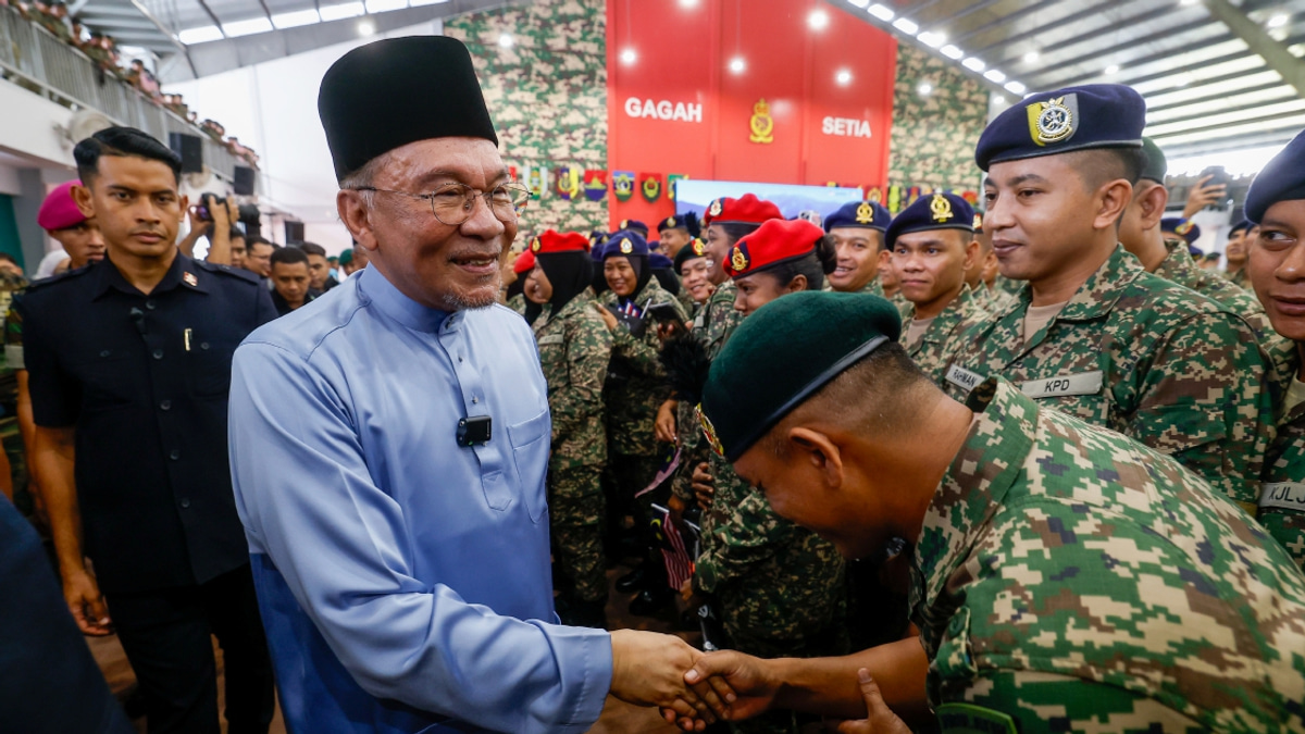 Malaysia Opposes Israeli Actions, Not Jewish People, Anwar Clarifies