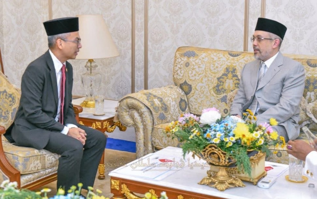 Kelantan Crown Prince Receives Communications Minister to Discuss Social Media Threats and Royal Institution Protection