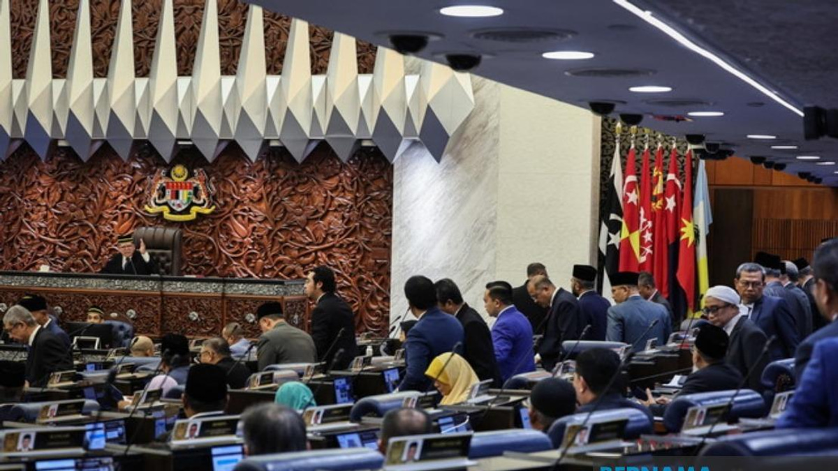 Opposition MPs Walk Out of Parliament Over Tabung Haji RCI Briefing