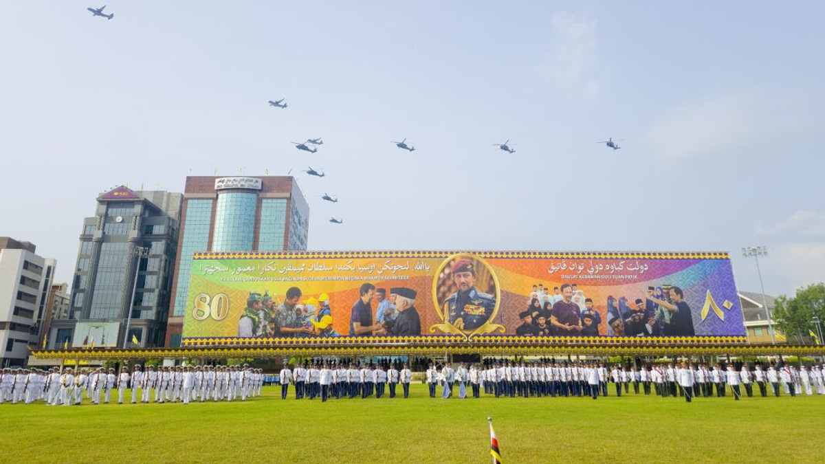 Brunei marks final preparations for Sultan's 80th birthday celebrations with ceremonial rehearsal