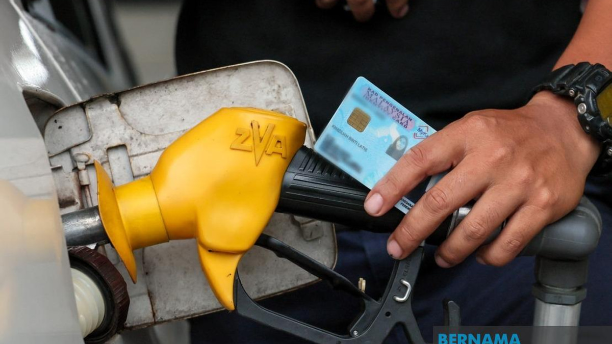 Malaysia Raises RON95 Fuel Quota to 300 Litres Monthly, Easing Cost-of-Living Burden