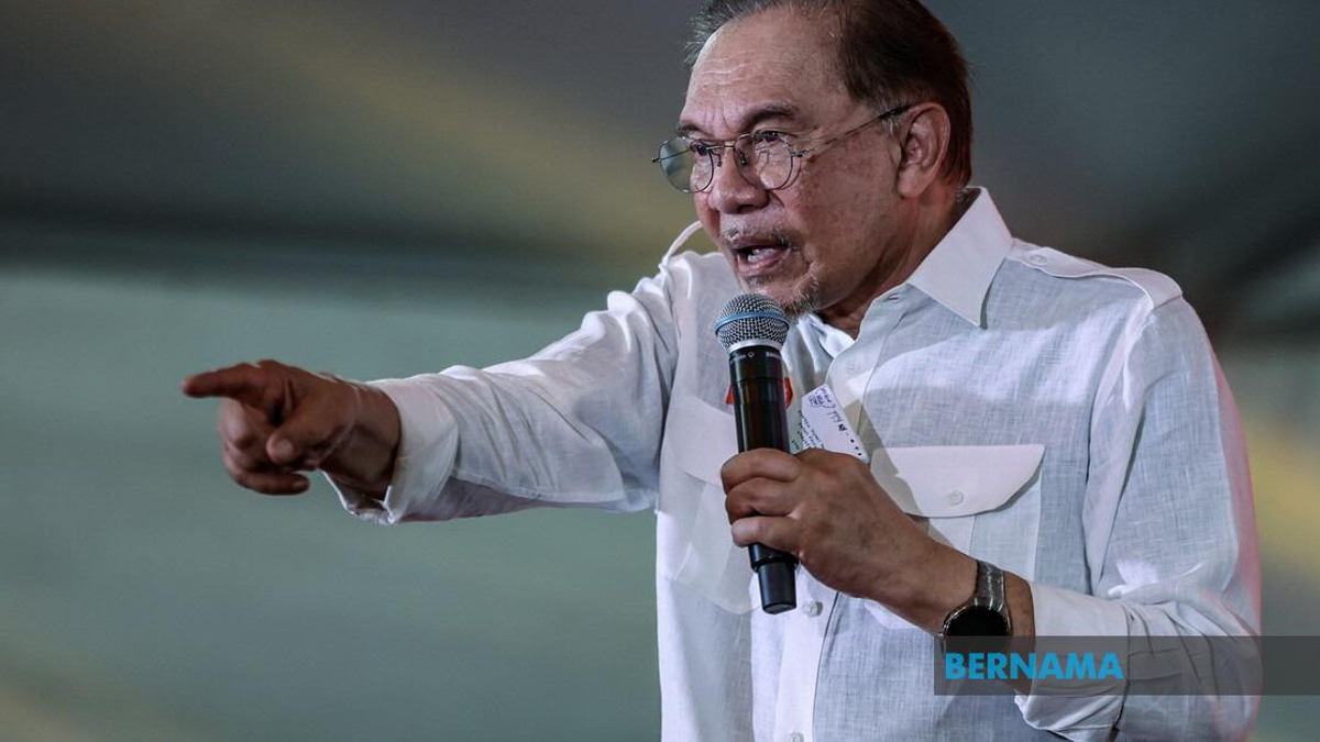 Anwar Defends Federal Support for Kedah Amid Row with Sanusi