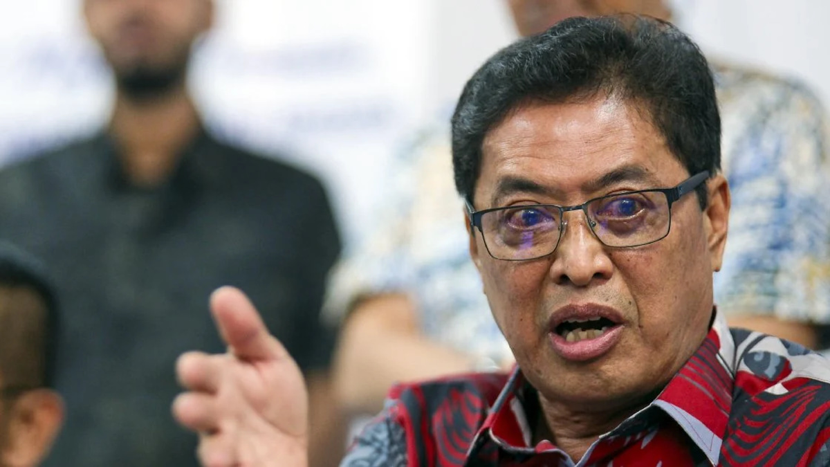 Ex-Minister Zaid Challenges Azalina's Silence on Azam Baki's Shareholding Disclosure