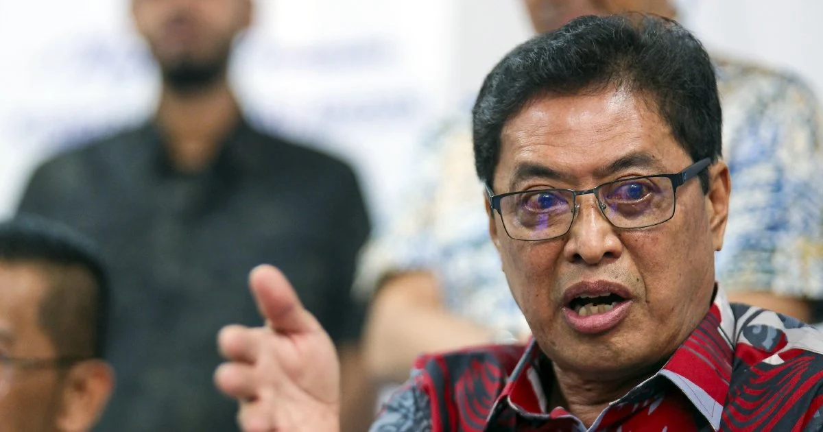 Ex-Minister Zaid Challenges Azalina's Silence on Azam Baki's Shareholding Disclosure