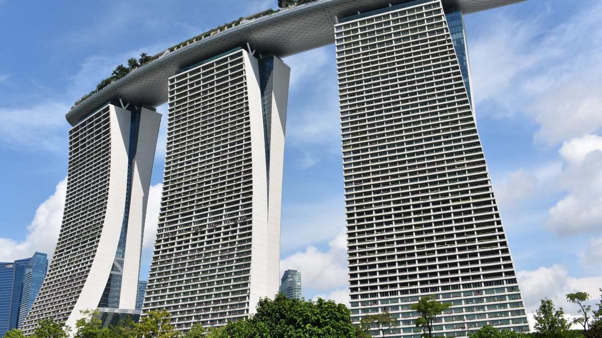 Singapore's Casino Duopoly Tilts Sharply Toward Marina Bay Sands, Straining Resorts World Sentosa