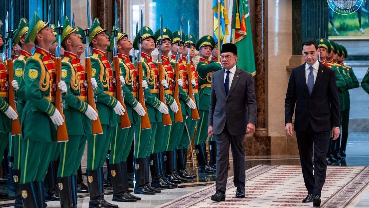 Anwar Receives State Honours in Historic Turkmenistan Visit
