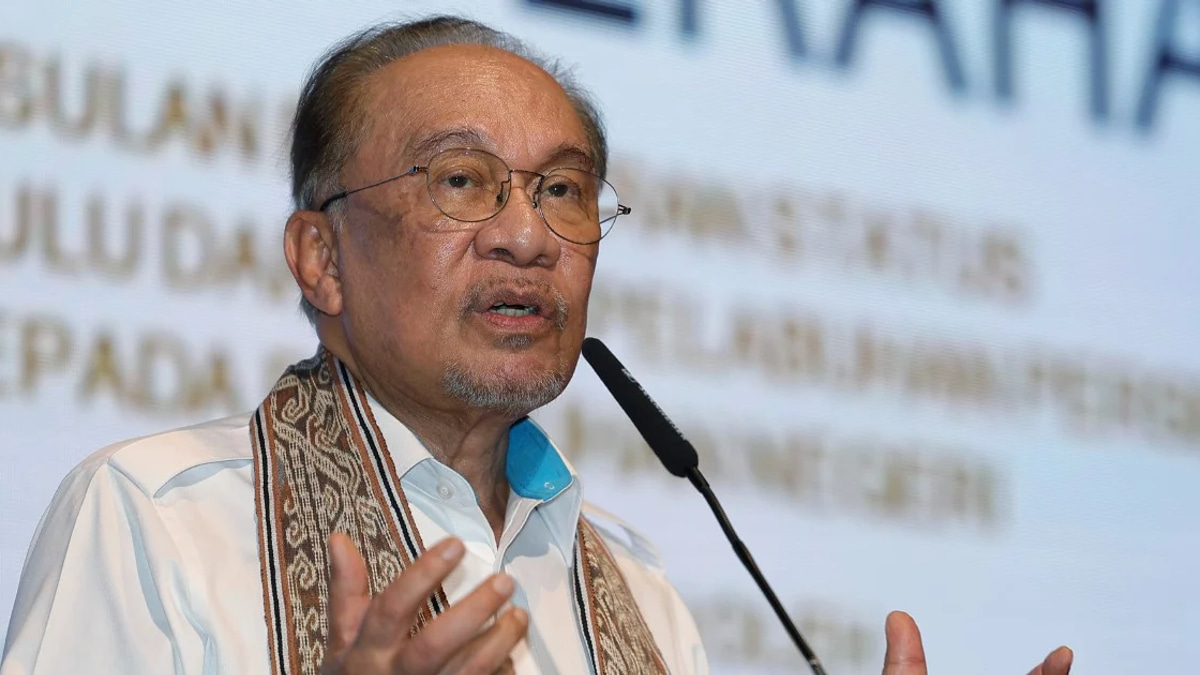 Petronas-Petros talks advance as PM signals stronger state oil firm cooperation