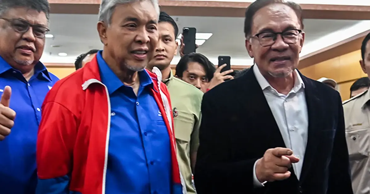 Trust between Anwar and Zahid at Breaking Point, Says Khairy
