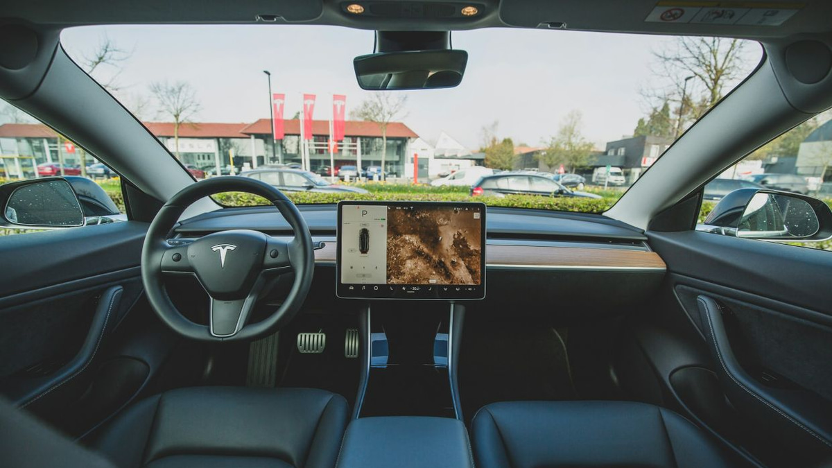 Tesla Resolves Fatal Crash Lawsuit as Safety Concerns Over Automated Driving Persist
