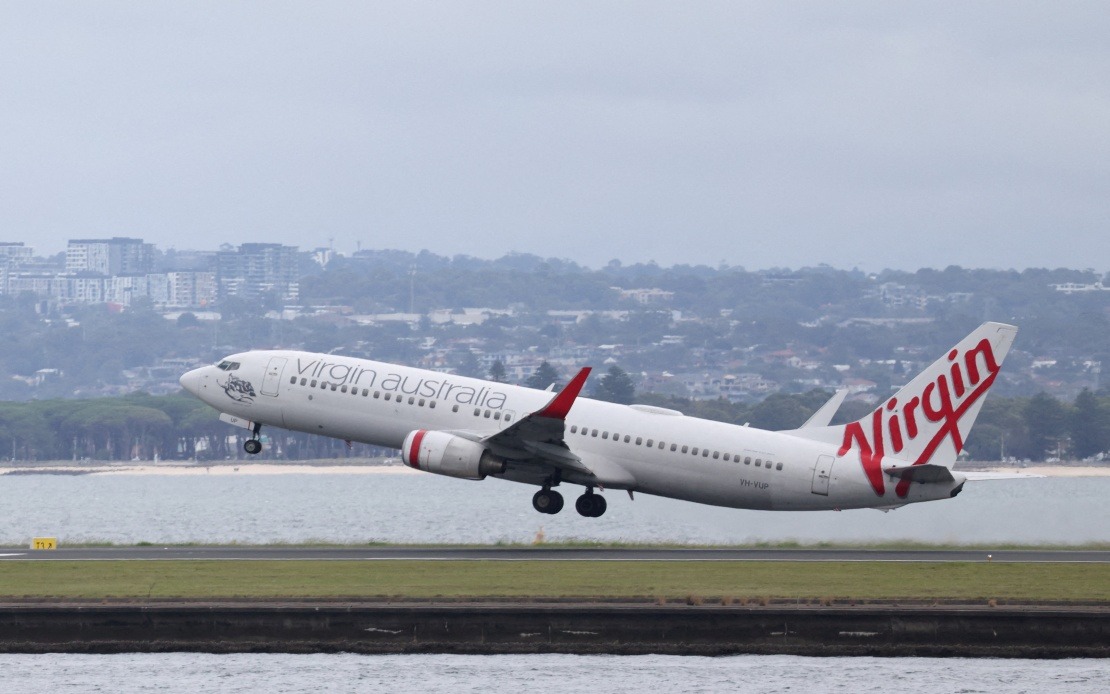 Jetstar and Qatar Airways Aircraft Have Near Miss at Sydney Airport; One Crew Member Injured
